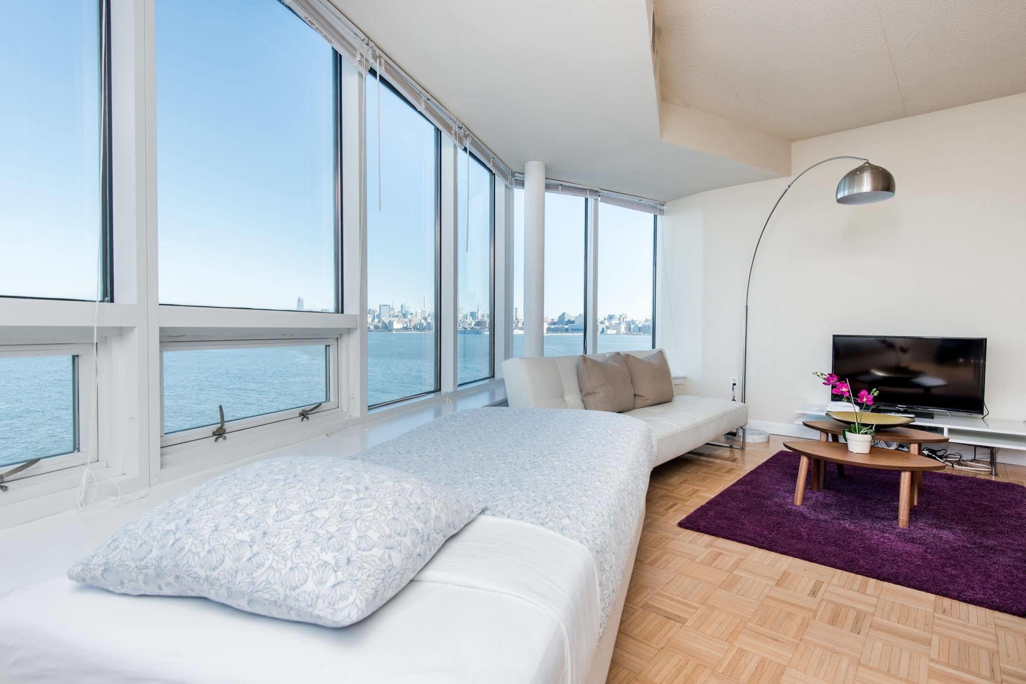 Dharma Home Suites Jc At Exchange Place Джерси-Сити Экстерьер фото