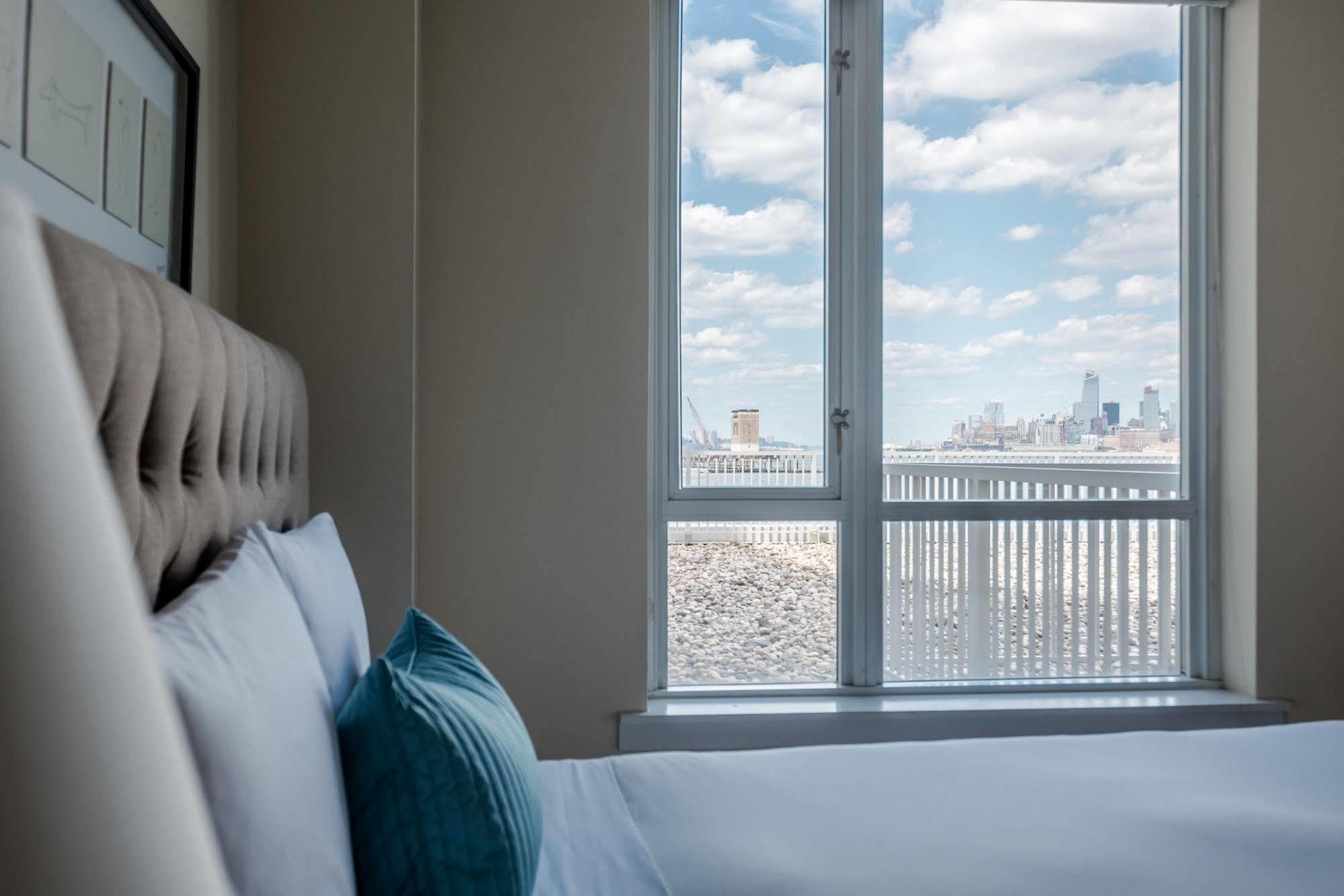 Dharma Home Suites Jc At Exchange Place Джерси-Сити Экстерьер фото
