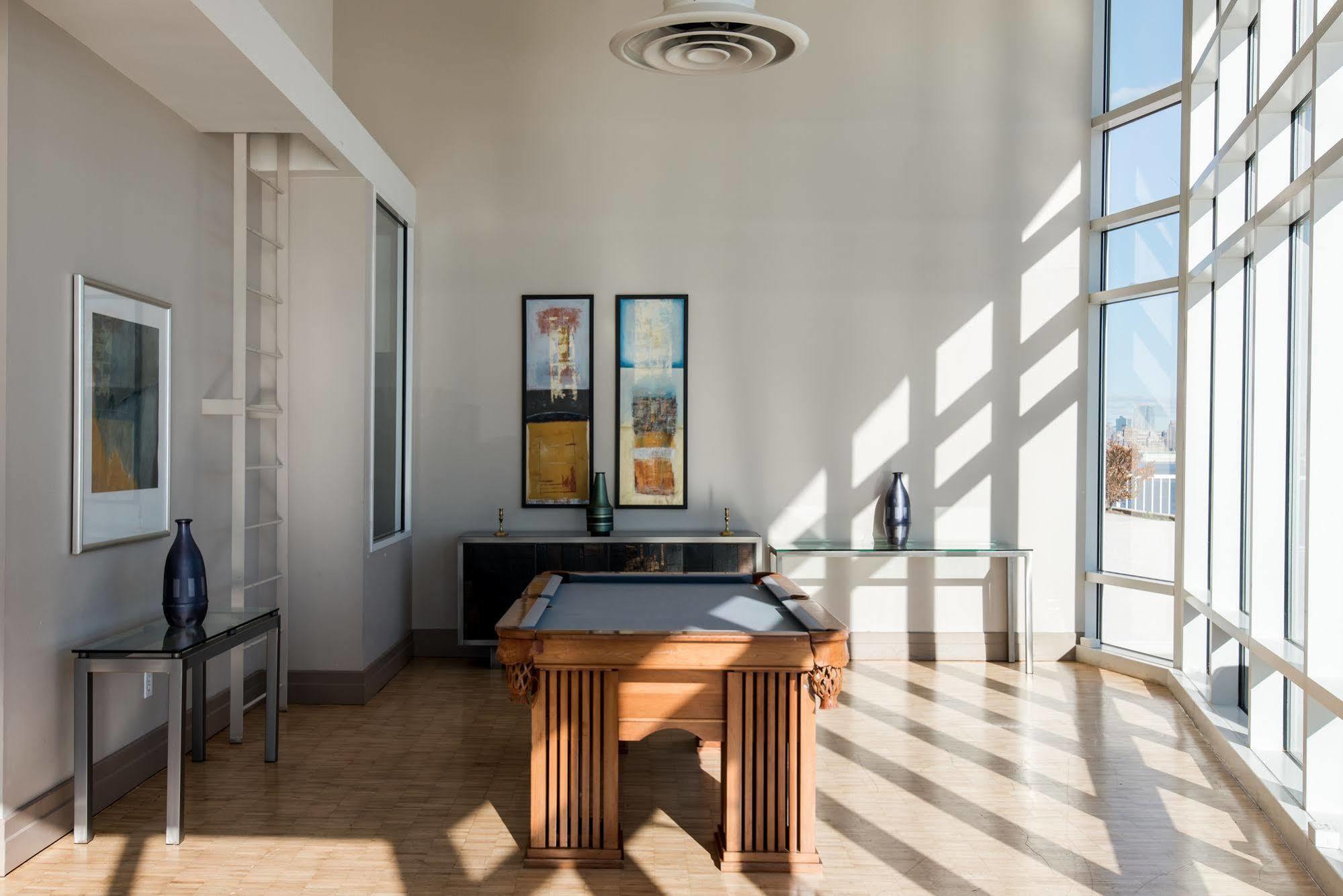 Dharma Home Suites Jc At Exchange Place Джерси-Сити Экстерьер фото