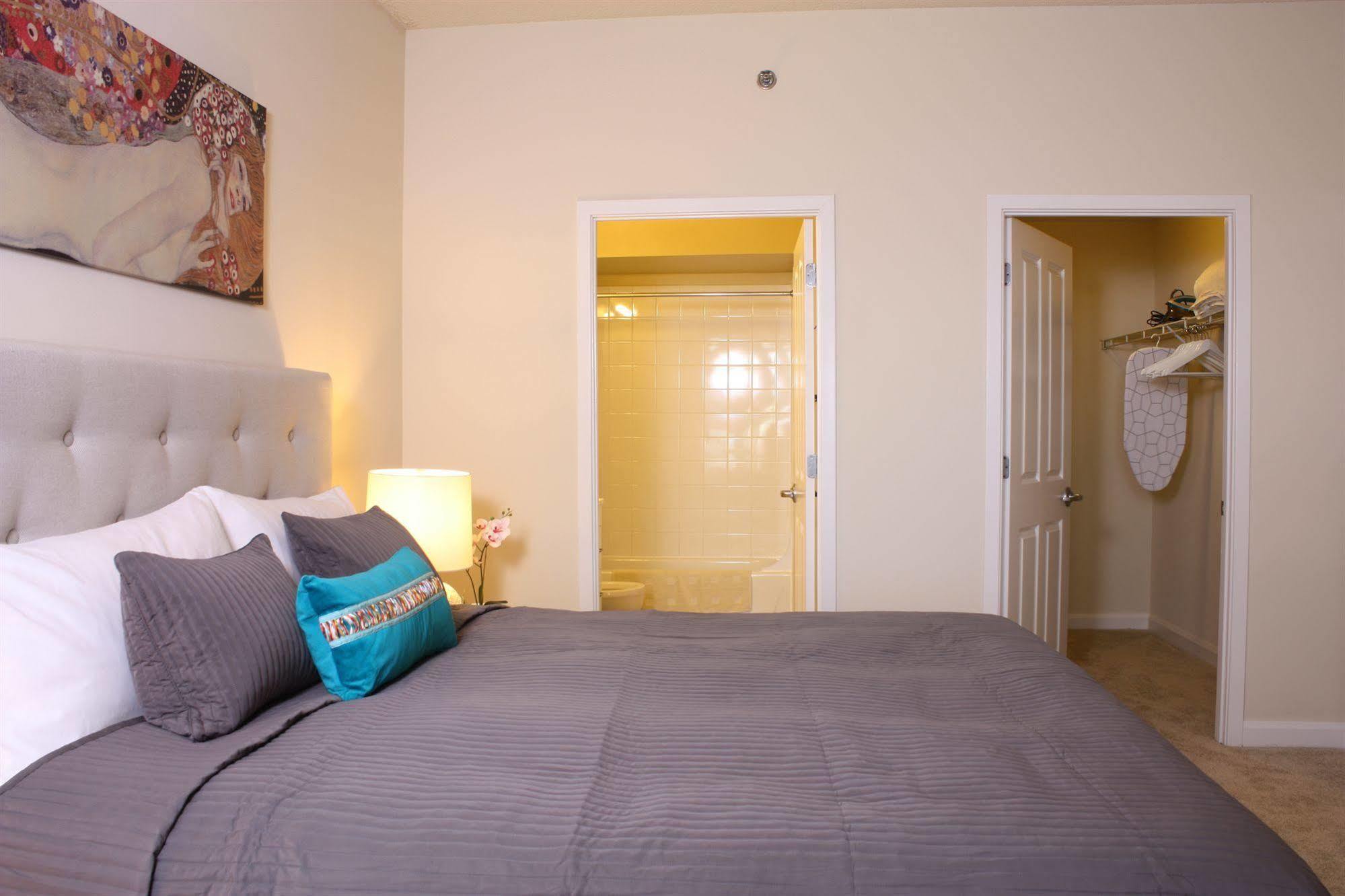 Dharma Home Suites Jc At Exchange Place Джерси-Сити Экстерьер фото