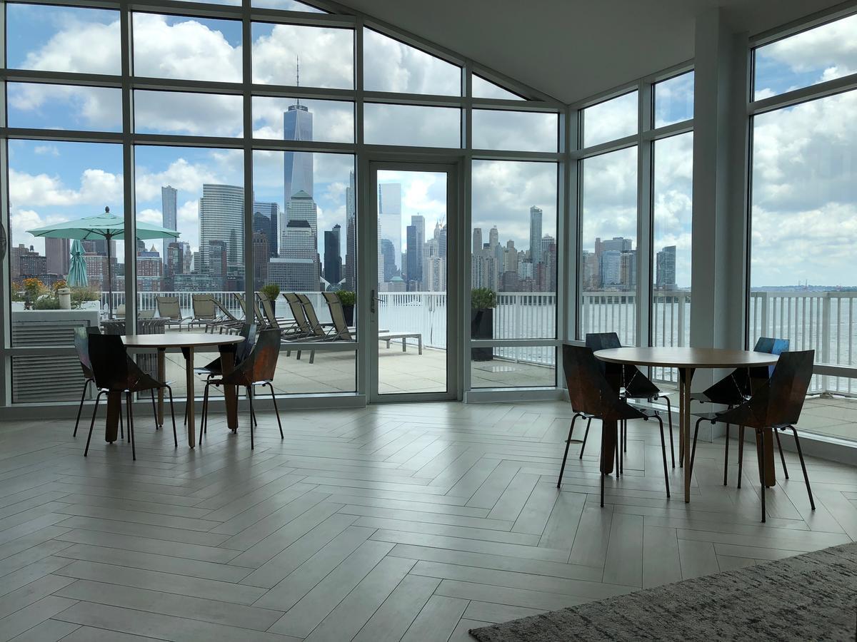 Dharma Home Suites Jc At Exchange Place Джерси-Сити Экстерьер фото