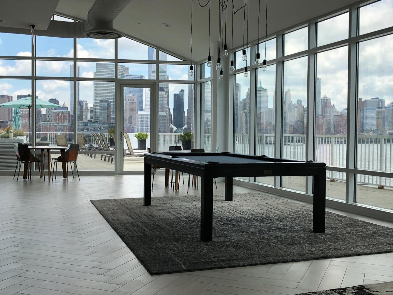 Dharma Home Suites Jc At Exchange Place Джерси-Сити Экстерьер фото