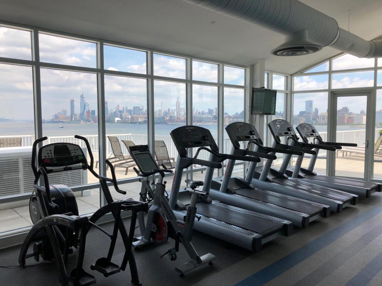 Dharma Home Suites Jc At Exchange Place Джерси-Сити Экстерьер фото