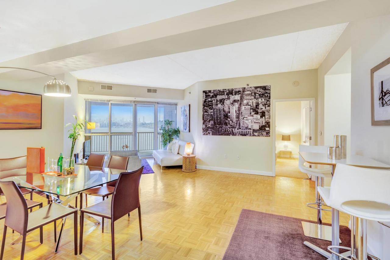 Dharma Home Suites Jc At Exchange Place Джерси-Сити Экстерьер фото