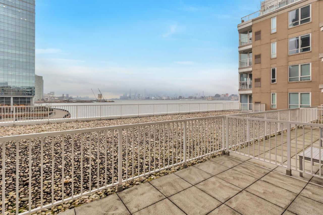 Dharma Home Suites Jc At Exchange Place Джерси-Сити Экстерьер фото